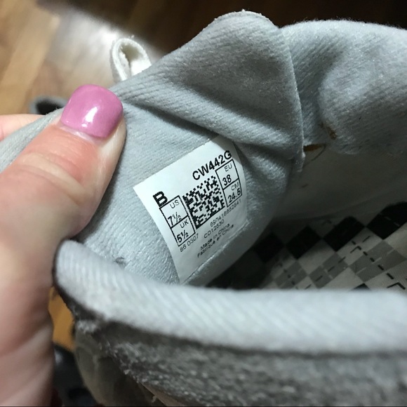 New Balance tennis shoes - Picture 3 of 3